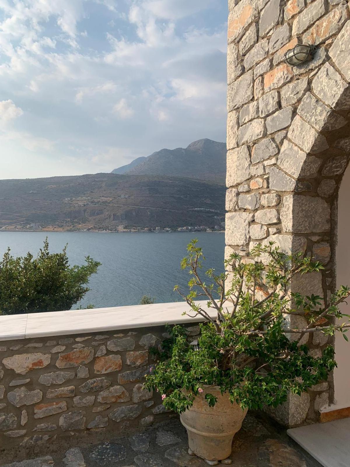 Vatoulia House Aparthotel Néon Oítilon Eksteriør bilde