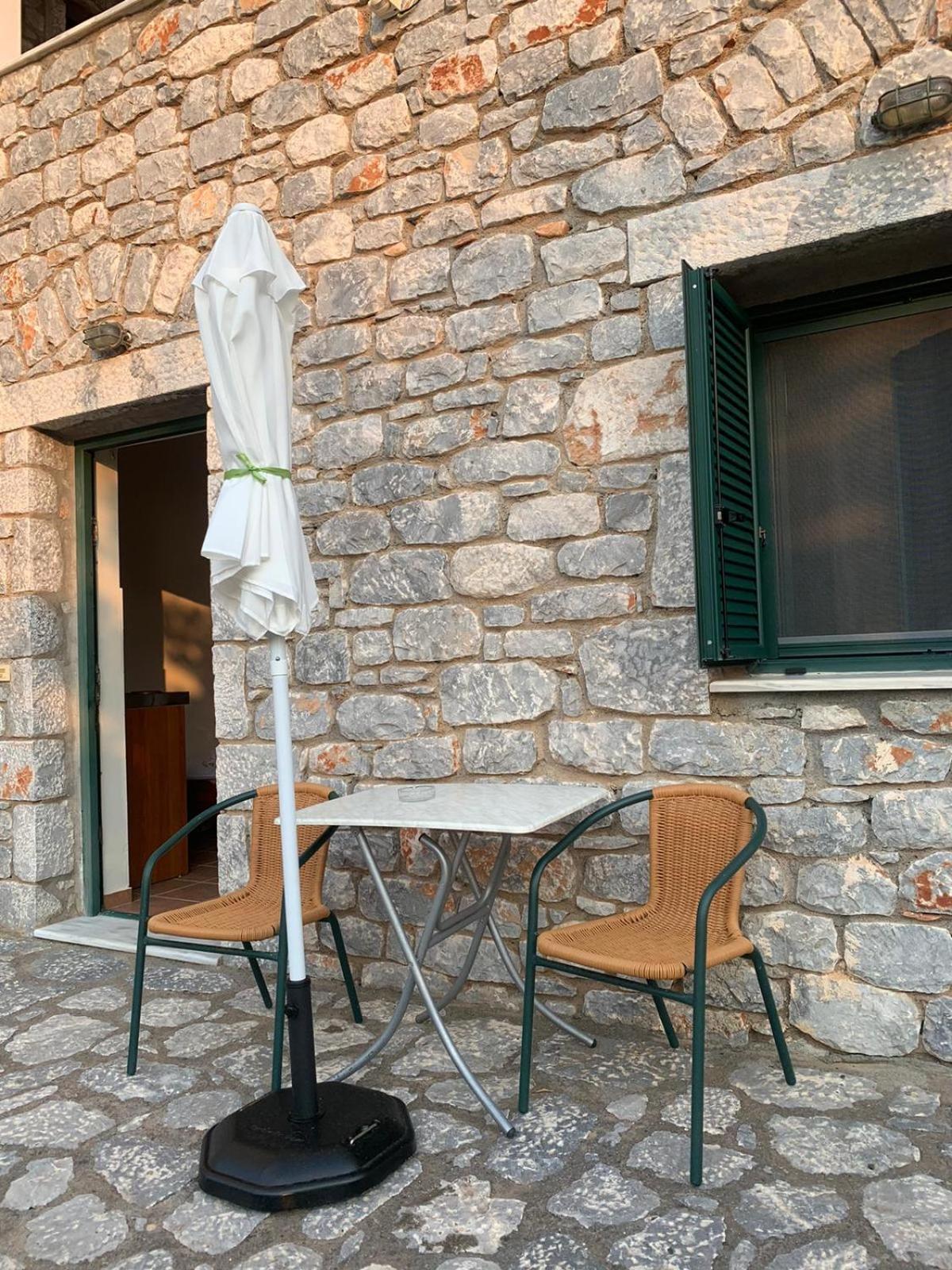 Vatoulia House Aparthotel Néon Oítilon Eksteriør bilde