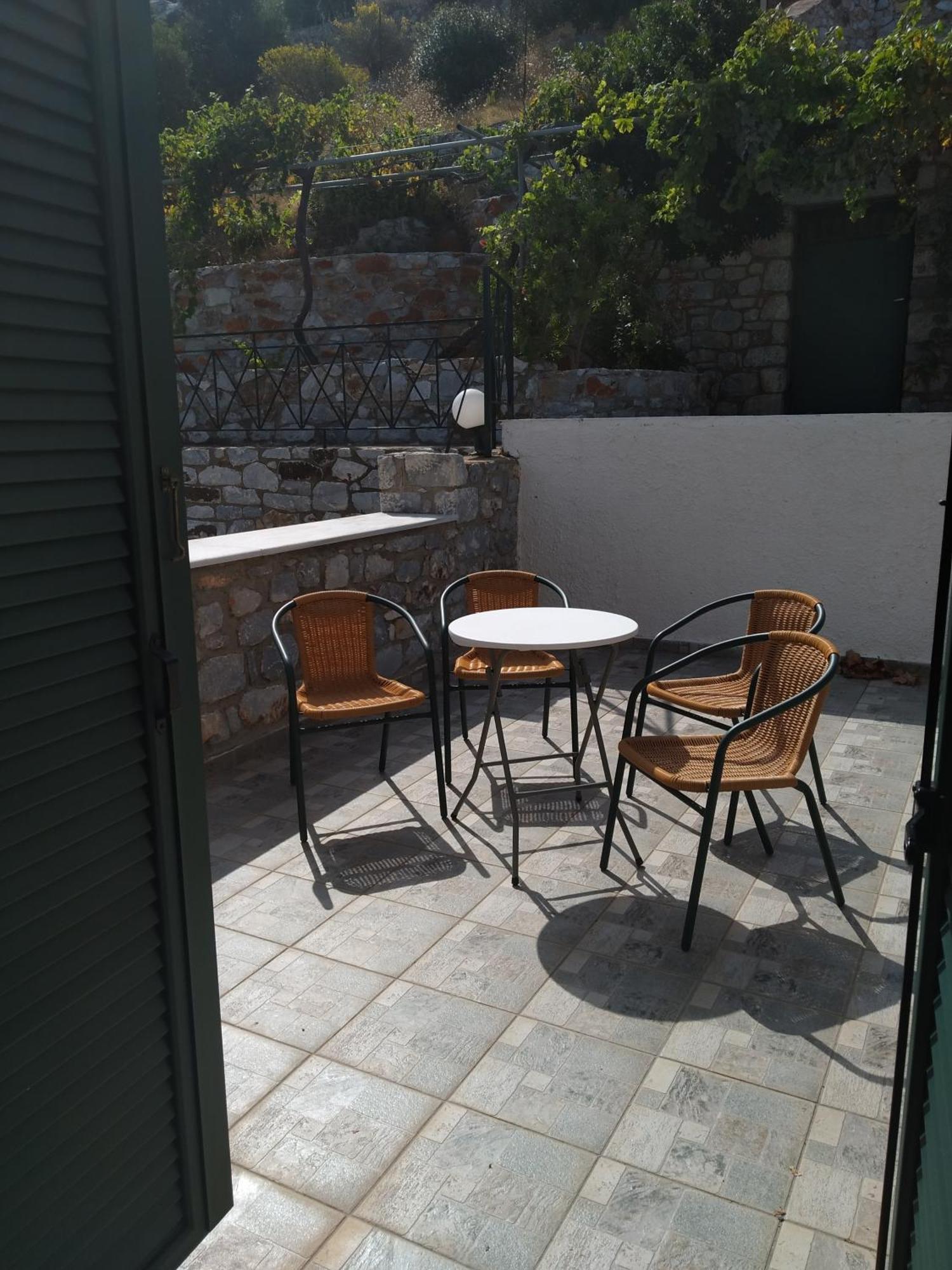 Vatoulia House Aparthotel Néon Oítilon Eksteriør bilde