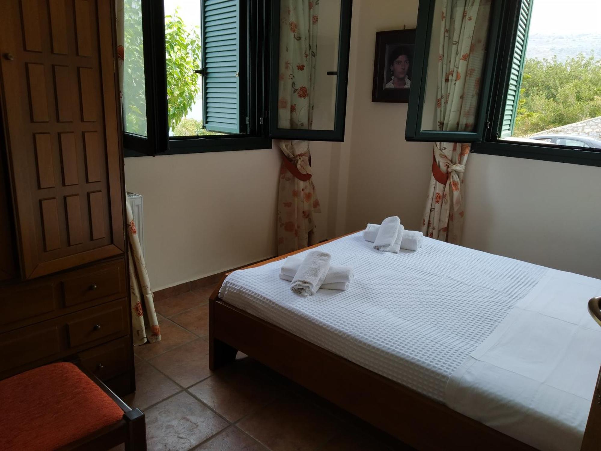 Vatoulia House Aparthotel Néon Oítilon Eksteriør bilde