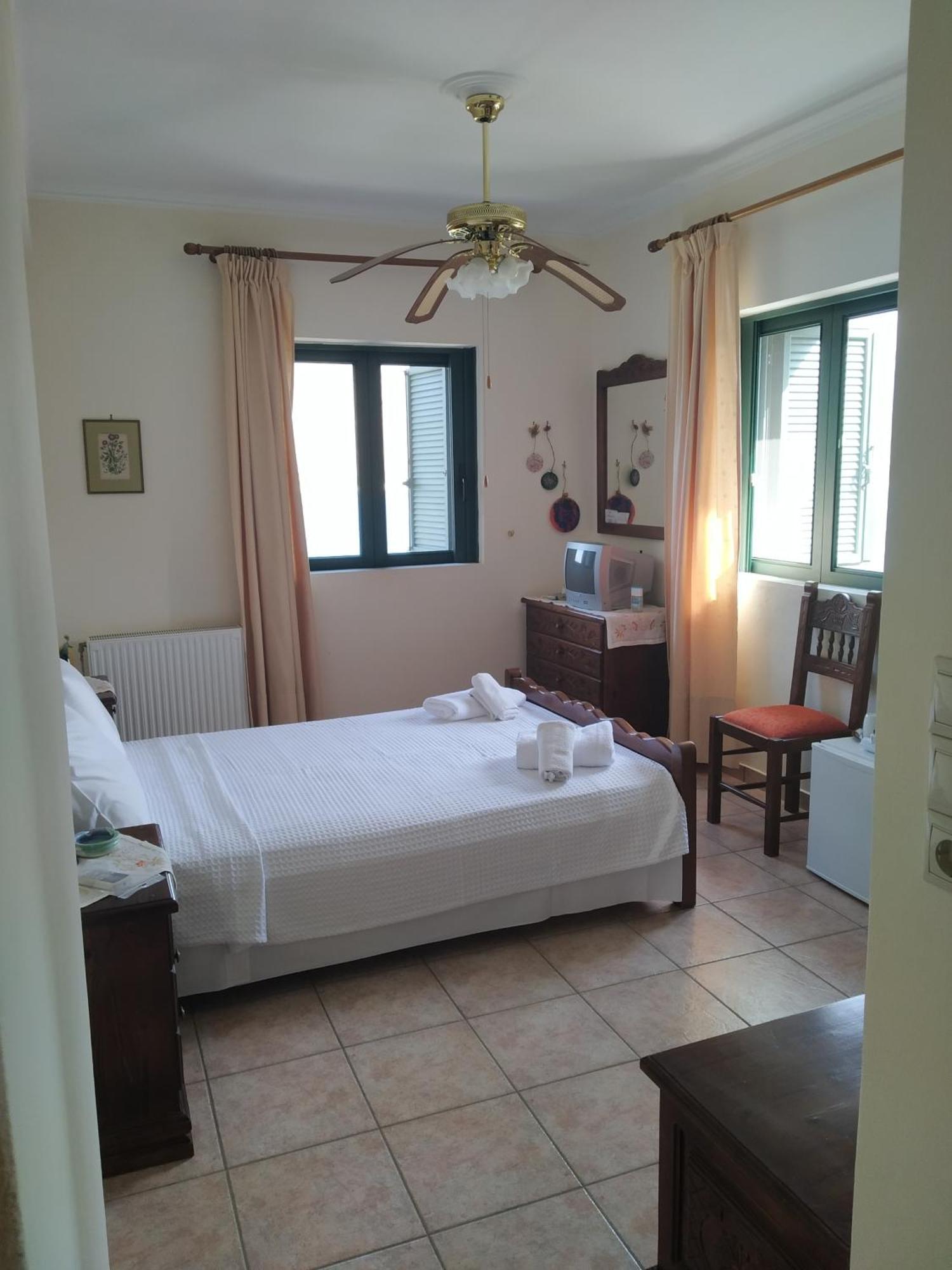 Vatoulia House Aparthotel Néon Oítilon Eksteriør bilde
