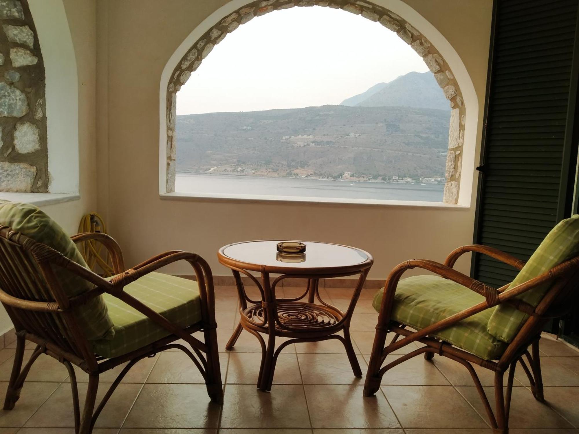 Vatoulia House Aparthotel Néon Oítilon Eksteriør bilde