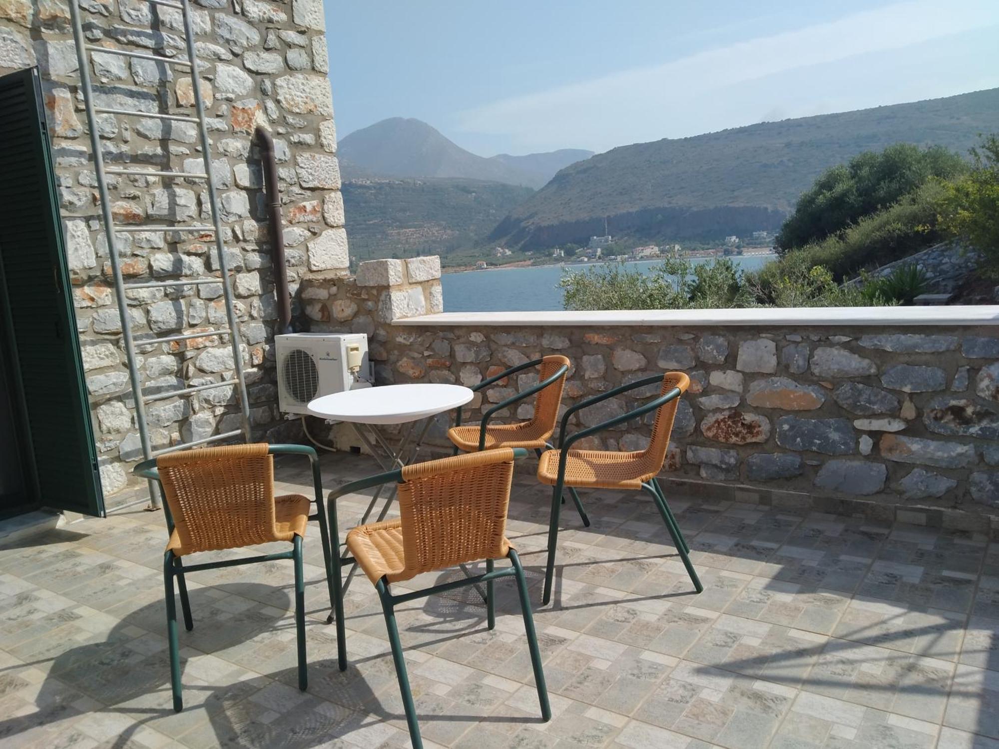 Vatoulia House Aparthotel Néon Oítilon Eksteriør bilde