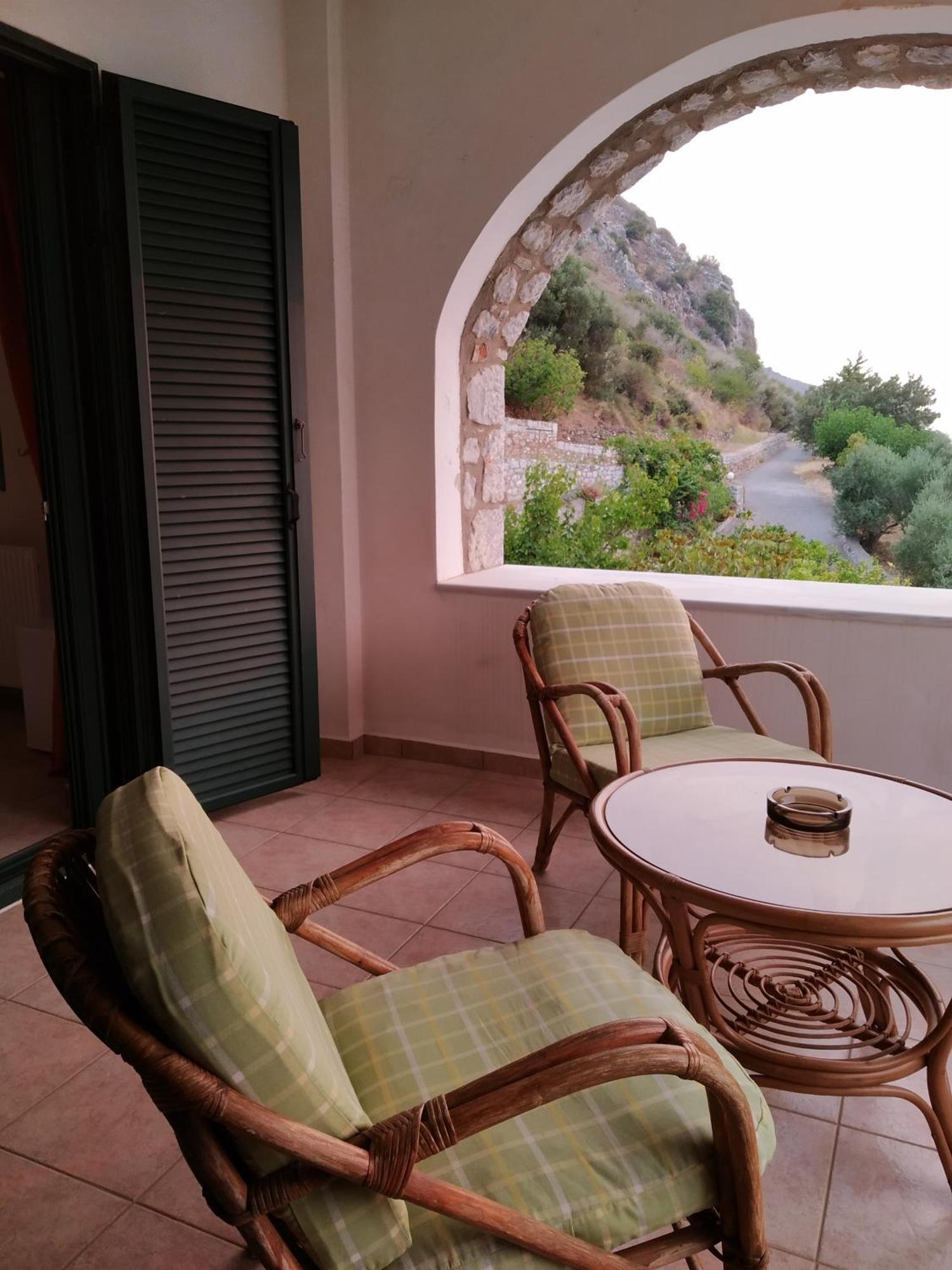 Vatoulia House Aparthotel Néon Oítilon Eksteriør bilde