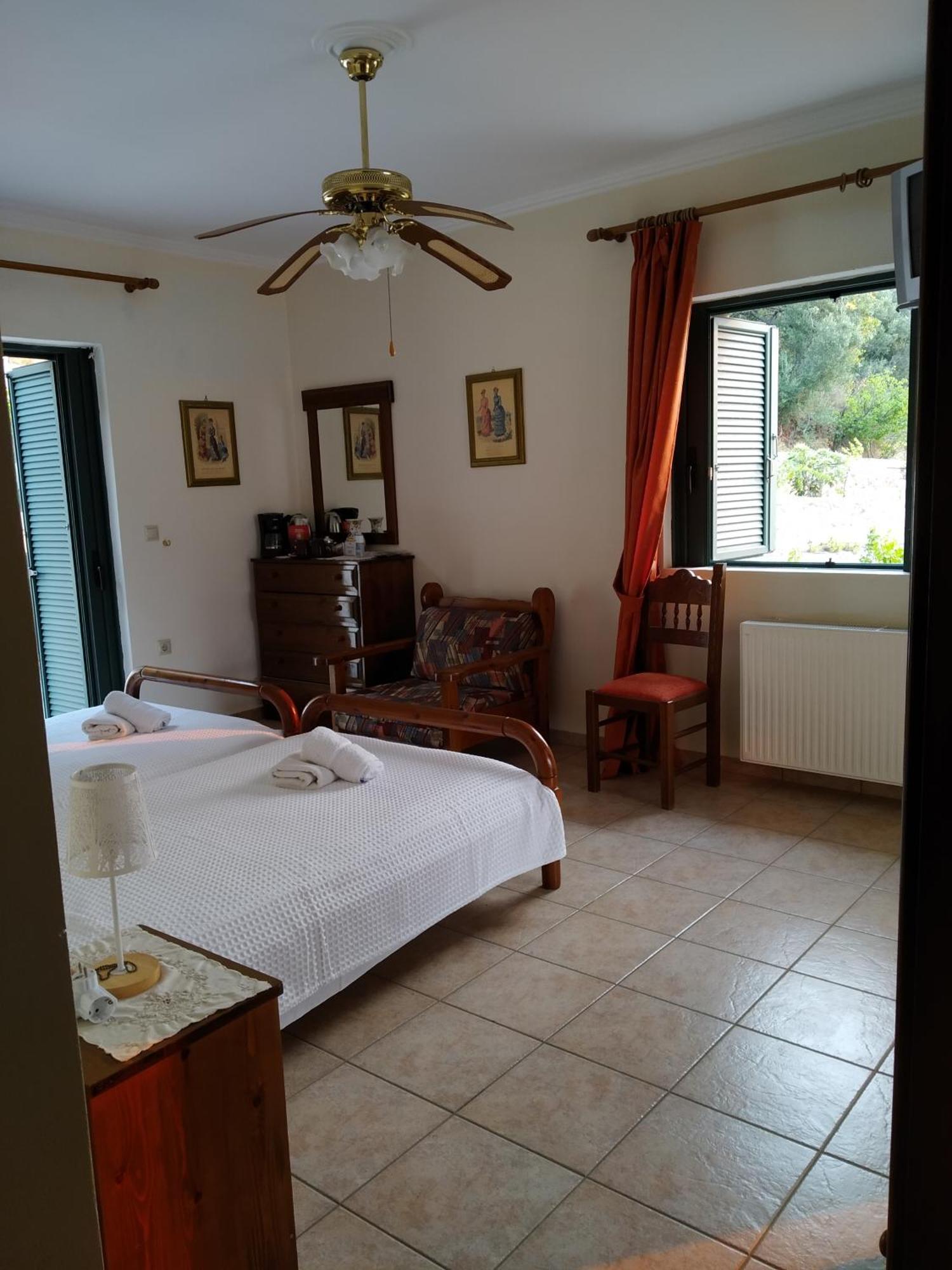 Vatoulia House Aparthotel Néon Oítilon Eksteriør bilde